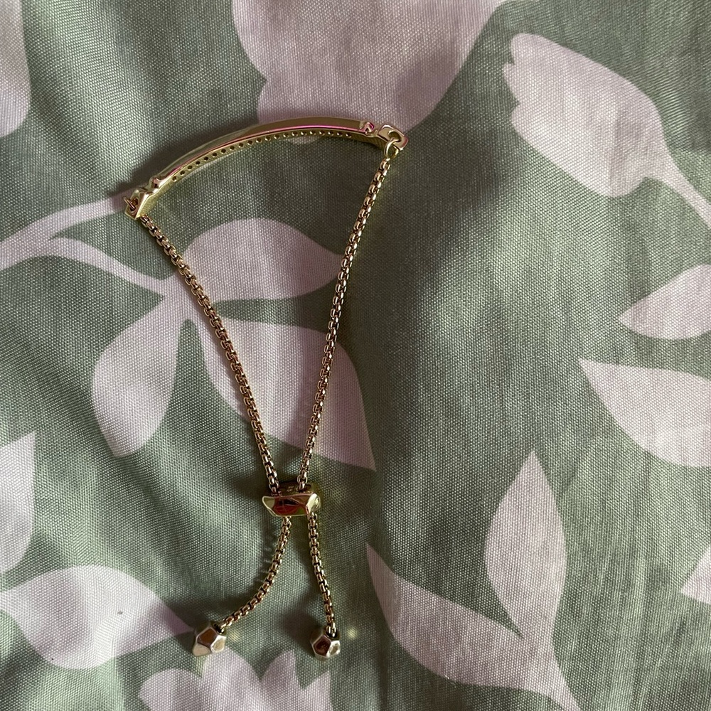 selling because i have grown to love rose gold than regular gold, worn twice